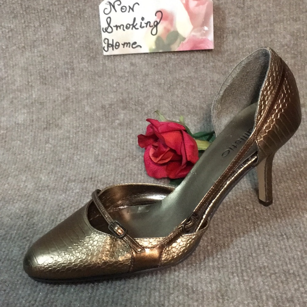 BALLISTIC METALLIC GOLD KITTEN HEEL d'Orsay style PUMPS BUCKLES - Picture 2 of 10